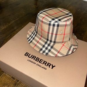 Infant Burberry bucket hat